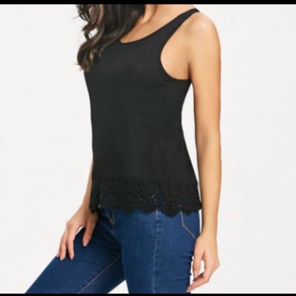 NWT! Sheer Lace hem Tank top